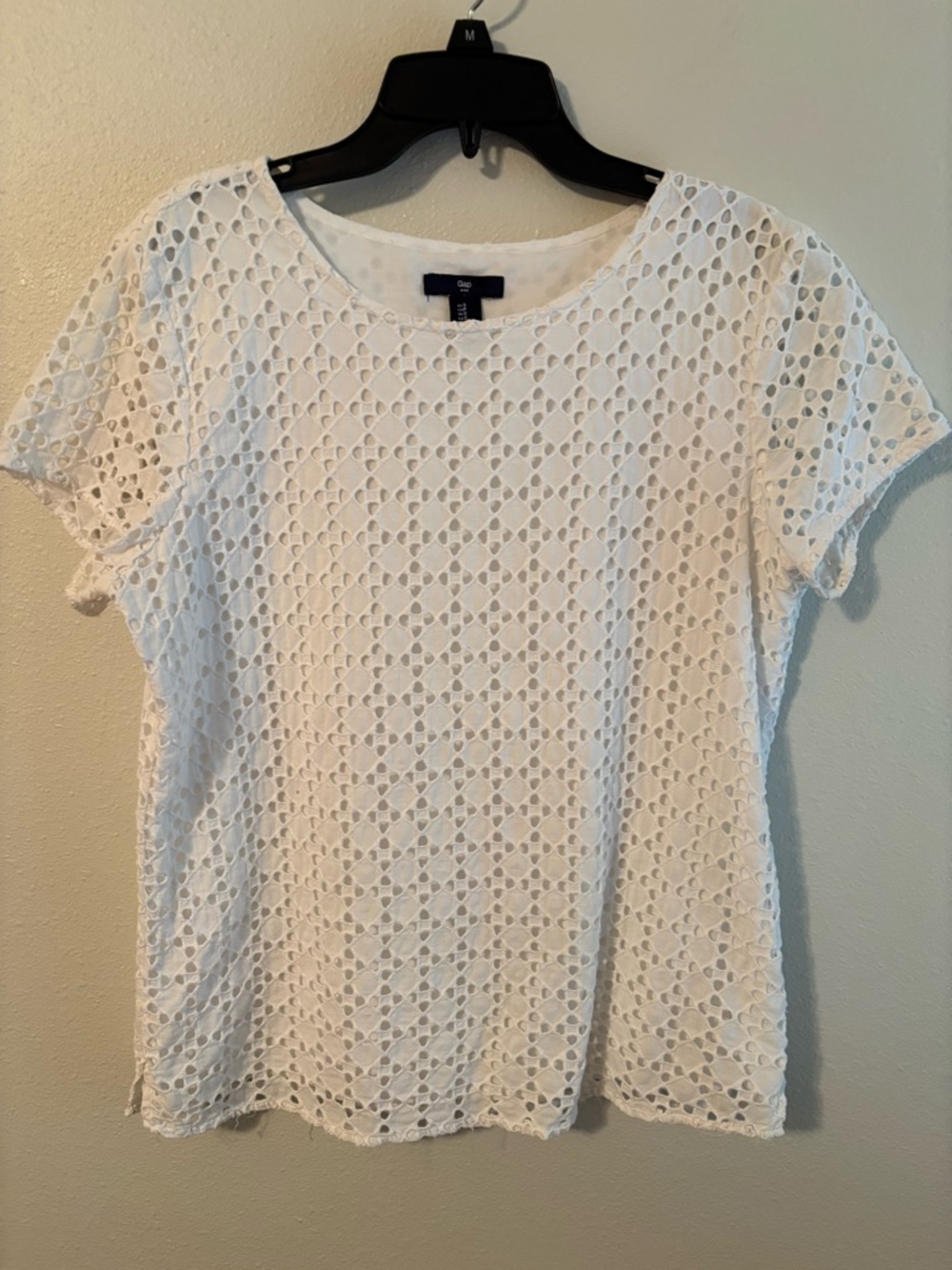 Gap Women's White Eyelet Lace Short Sleeve Top size small lined top